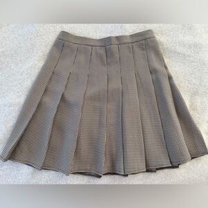 Top Top Pleated Mini Skirt - size L (fits M) - Worn Once